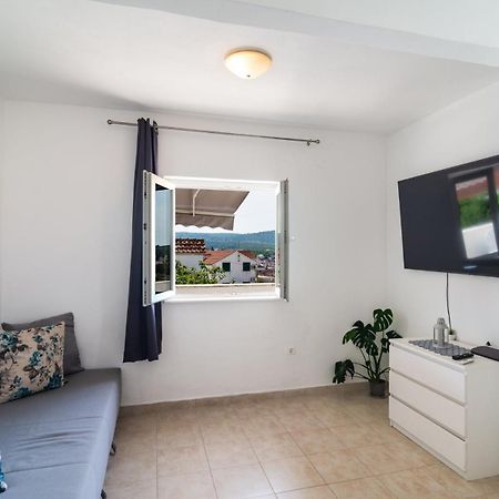 Sea-Views Brazza Apartments With Private Pool 米欧纳 外观 照片