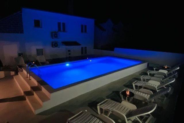 Sea-Views Brazza Apartments With Private Pool 米欧纳 外观 照片