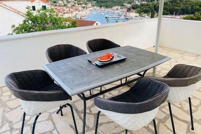 Sea-Views Brazza Apartments With Private Pool 米欧纳 外观 照片