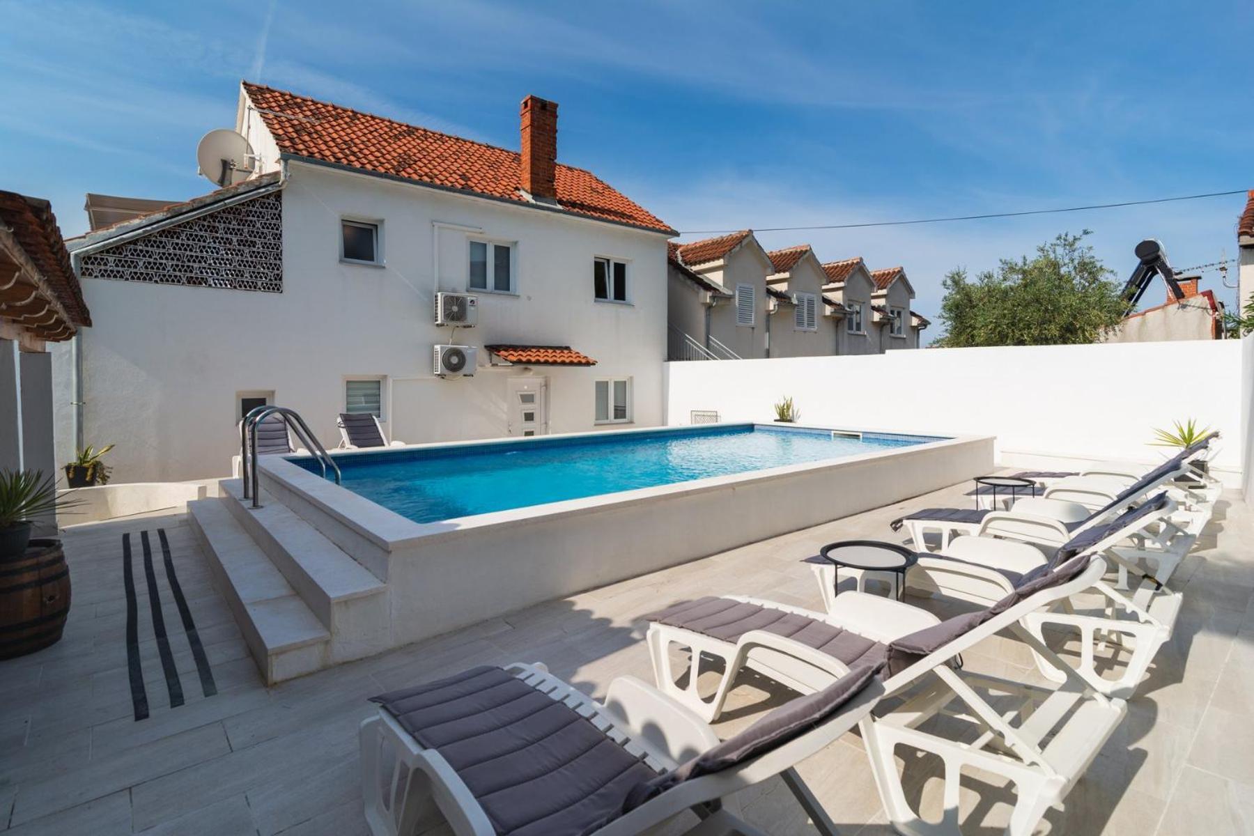 Sea-Views Brazza Apartments With Private Pool 米欧纳 外观 照片