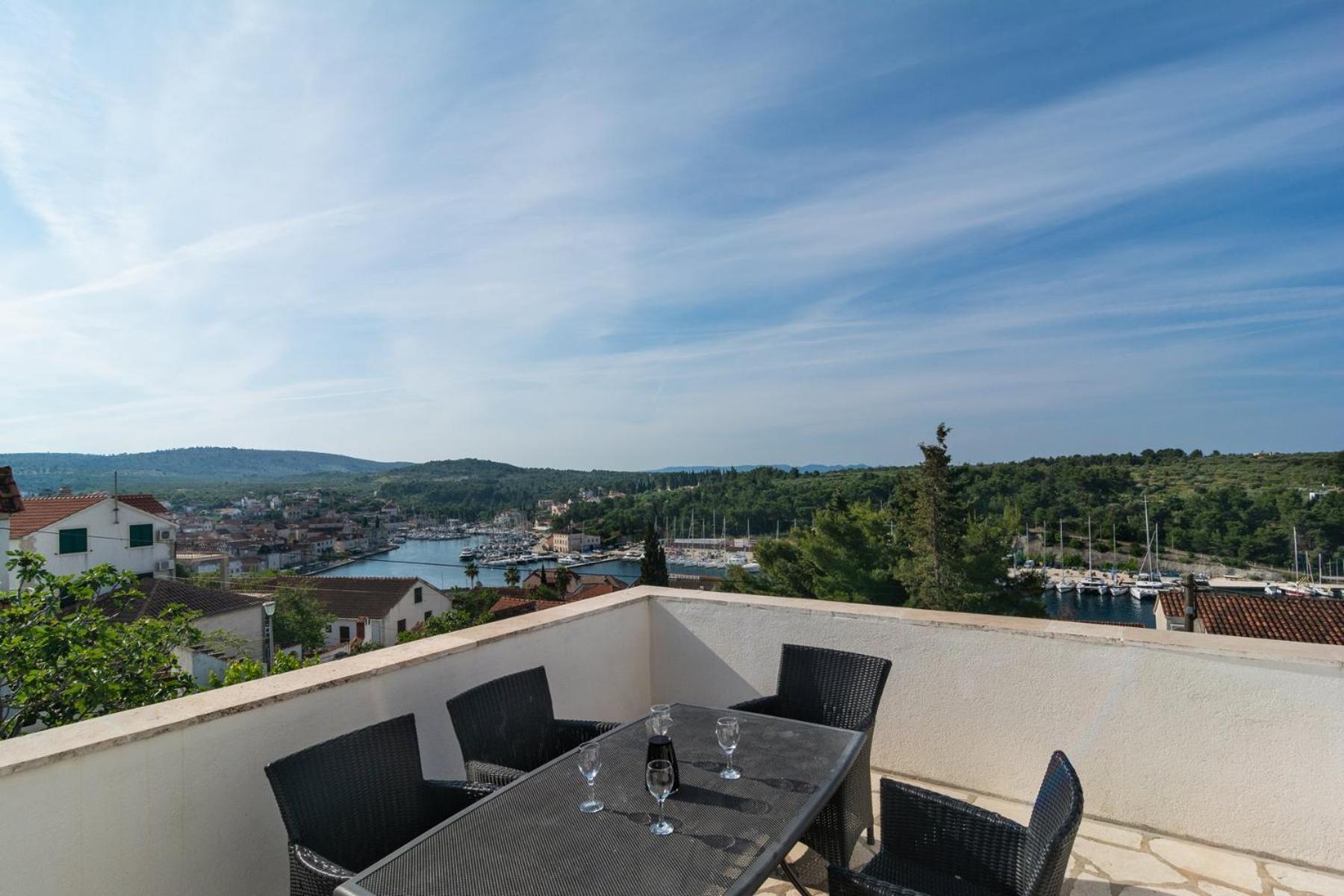 Sea-Views Brazza Apartments With Private Pool 米欧纳 外观 照片