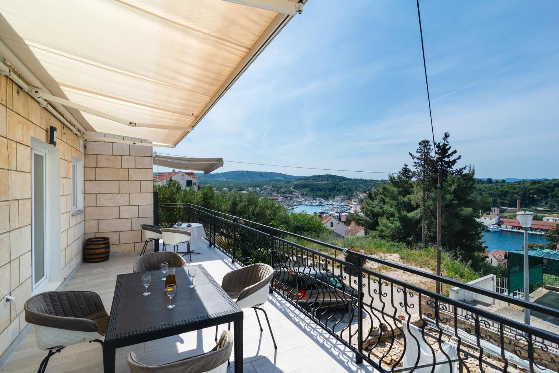 Sea-Views Brazza Apartments With Private Pool 米欧纳 外观 照片