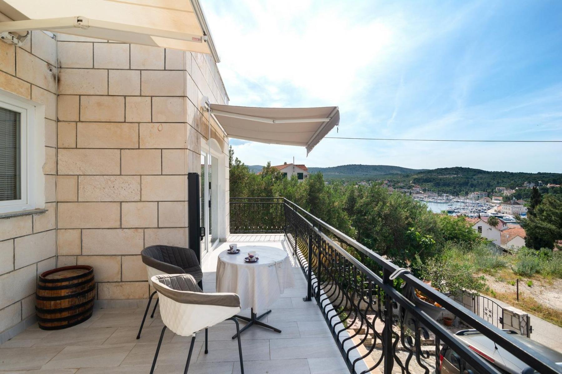Sea-Views Brazza Apartments With Private Pool 米欧纳 外观 照片
