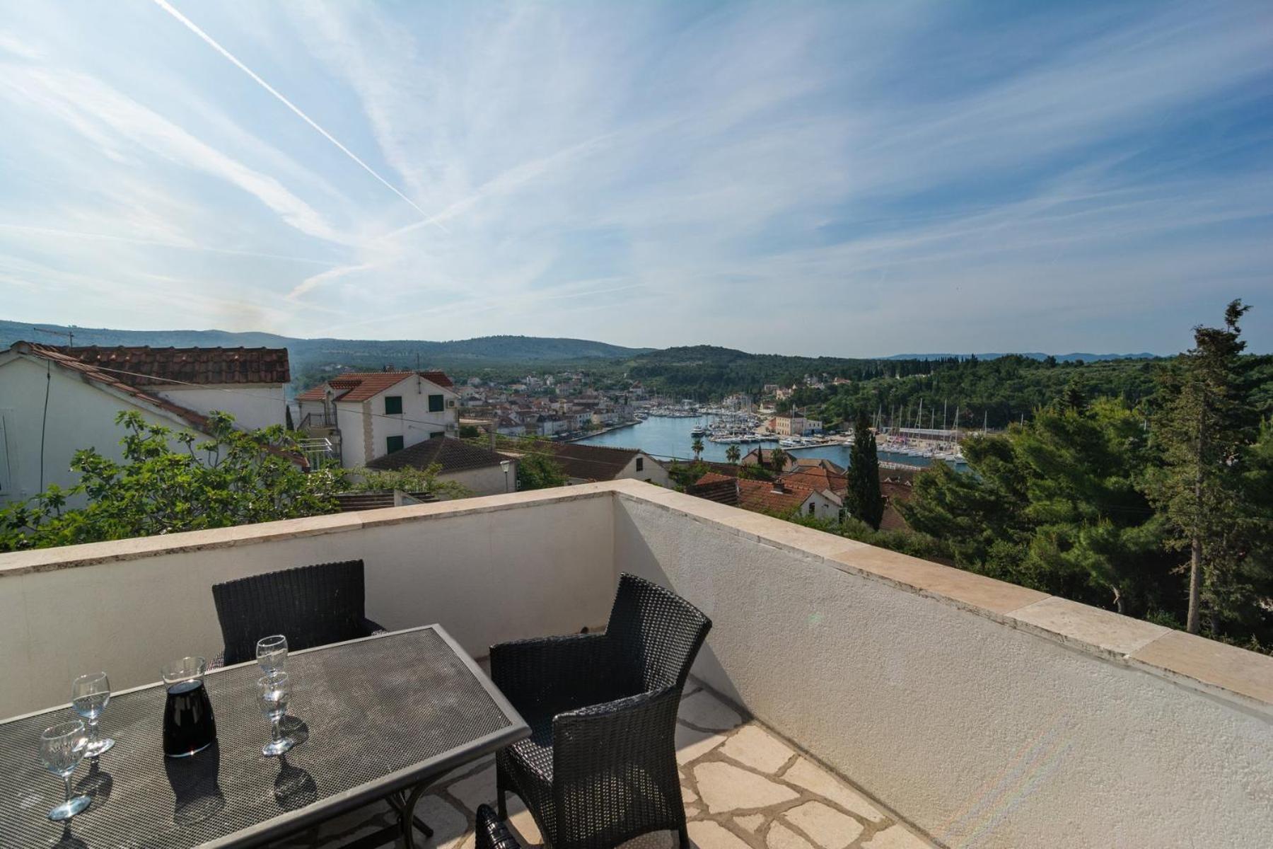 Sea-Views Brazza Apartments With Private Pool 米欧纳 外观 照片