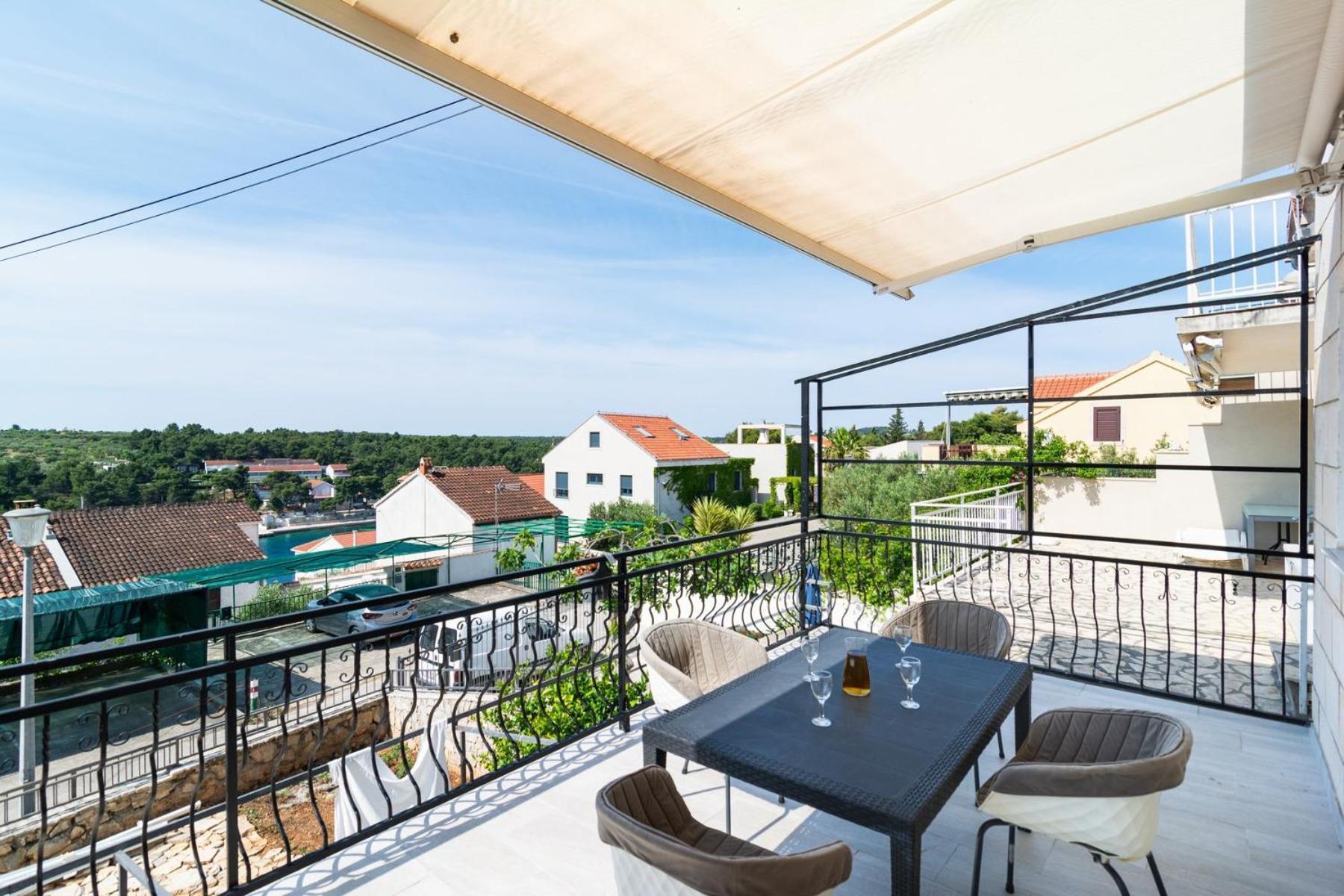 Sea-Views Brazza Apartments With Private Pool 米欧纳 外观 照片